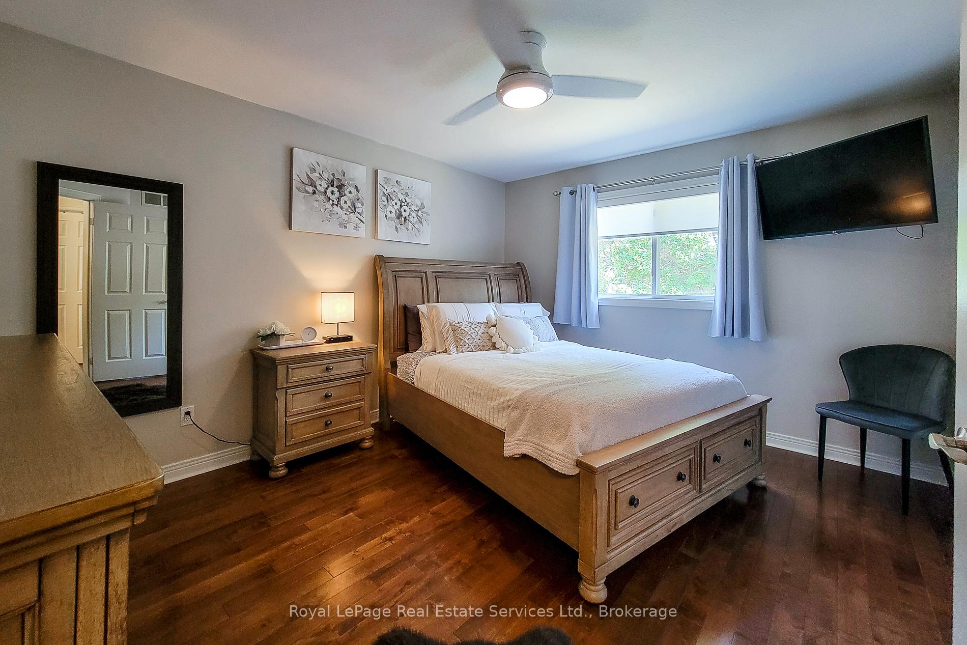 8111 Woodsview Crescent