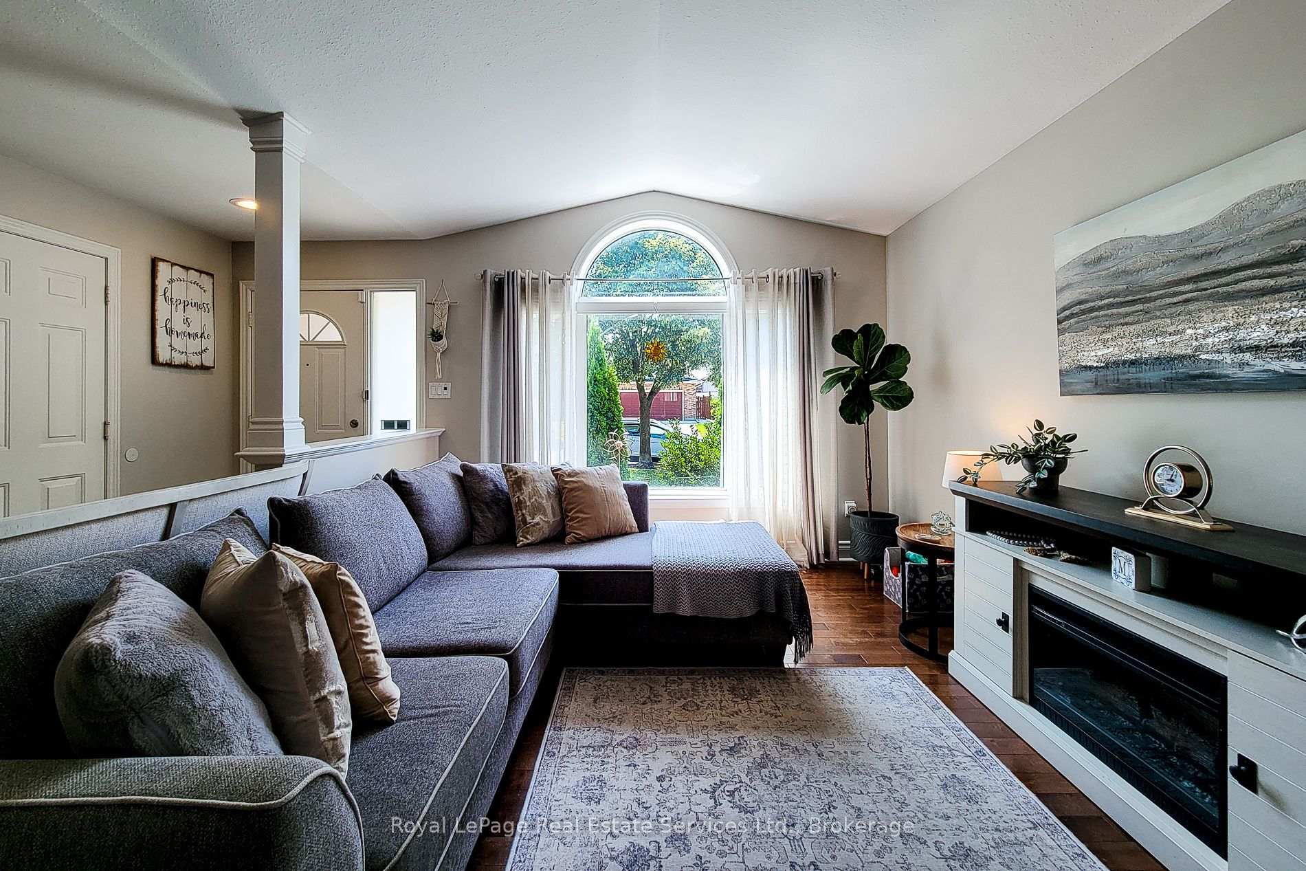 8111 Woodsview Crescent