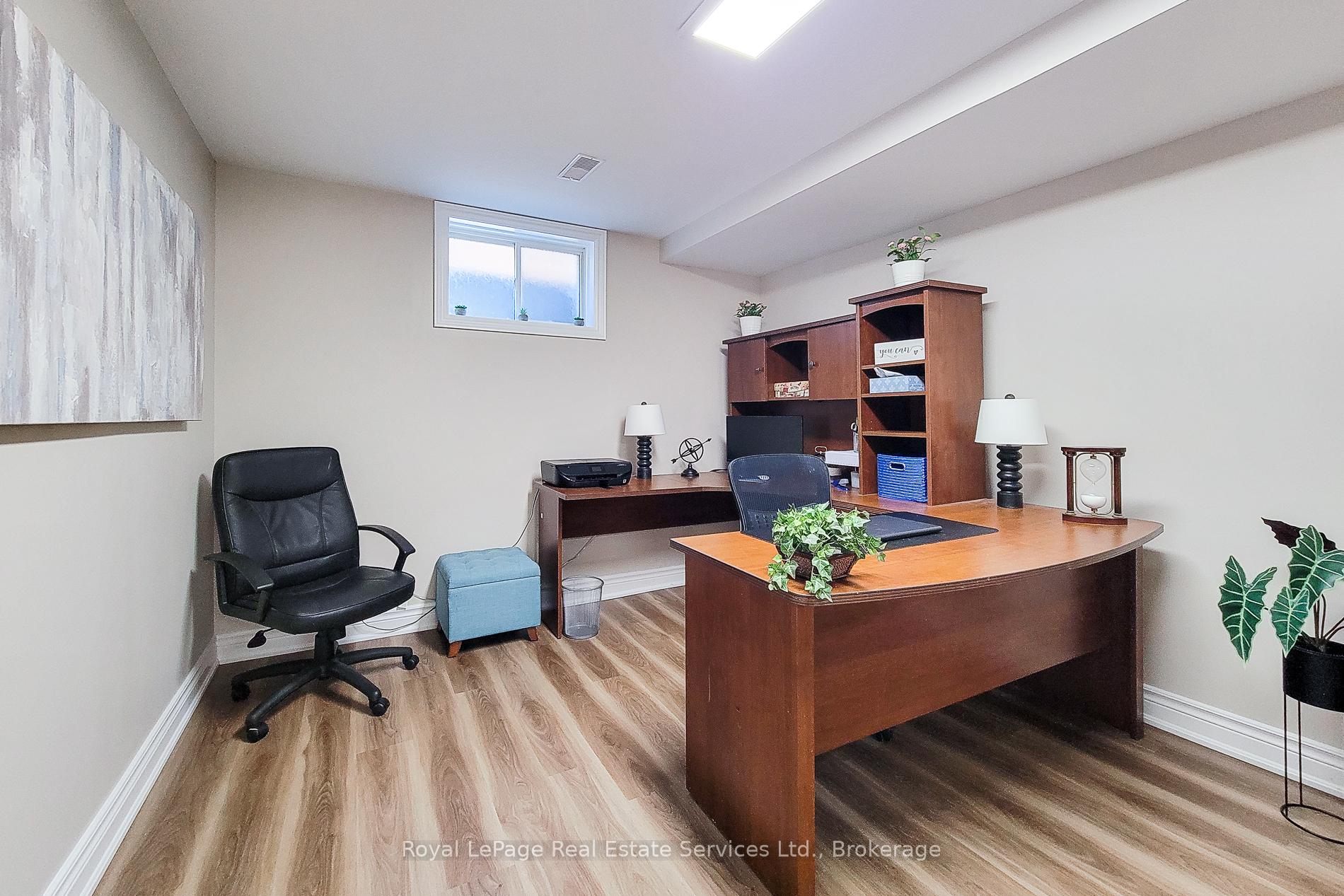 8111 Woodsview Crescent