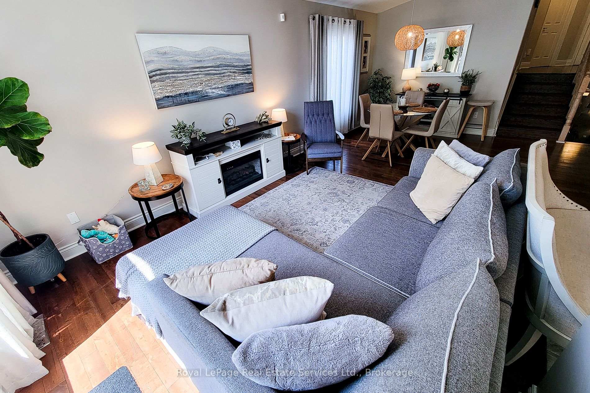 8111 Woodsview Crescent