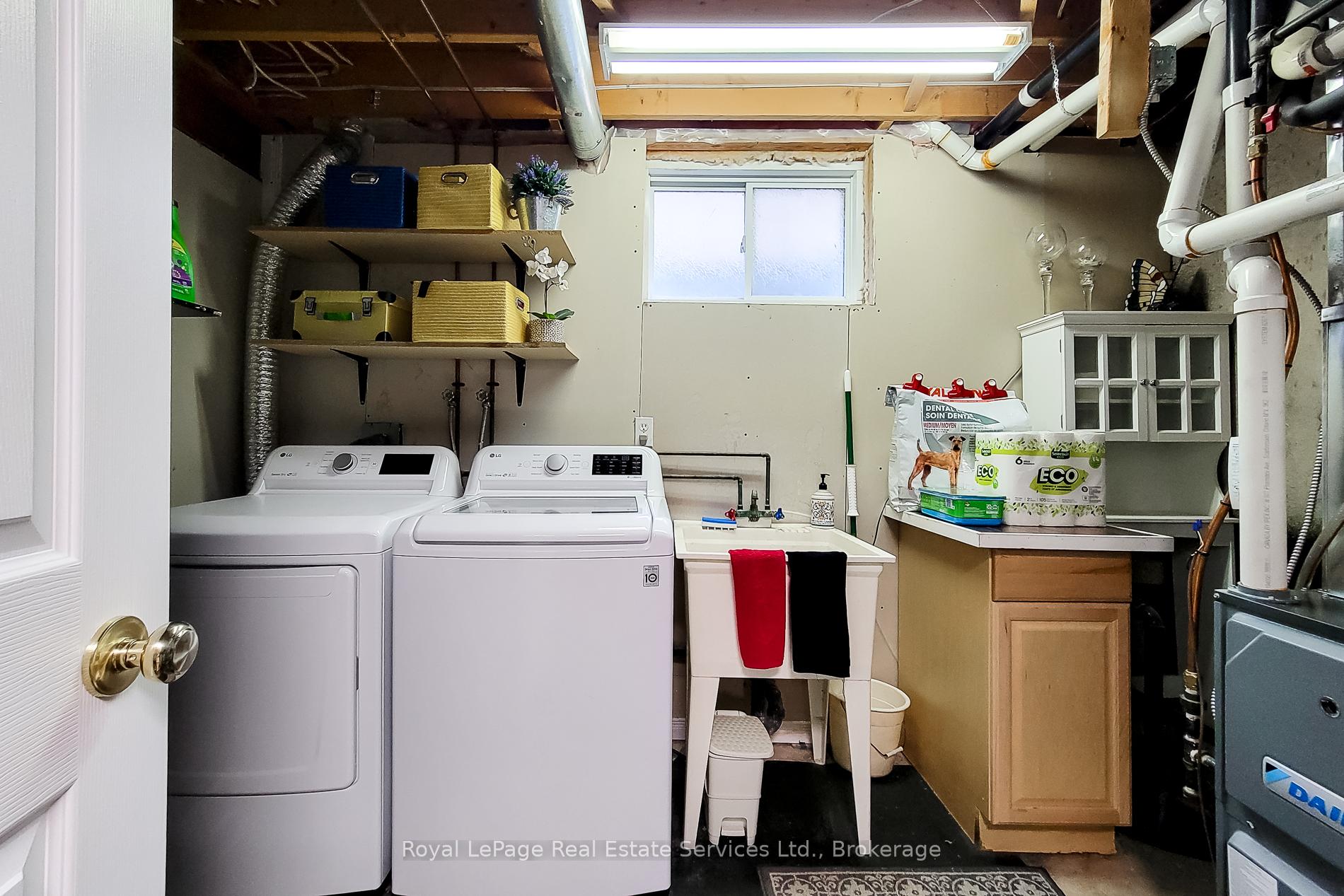 8111 Woodsview Crescent