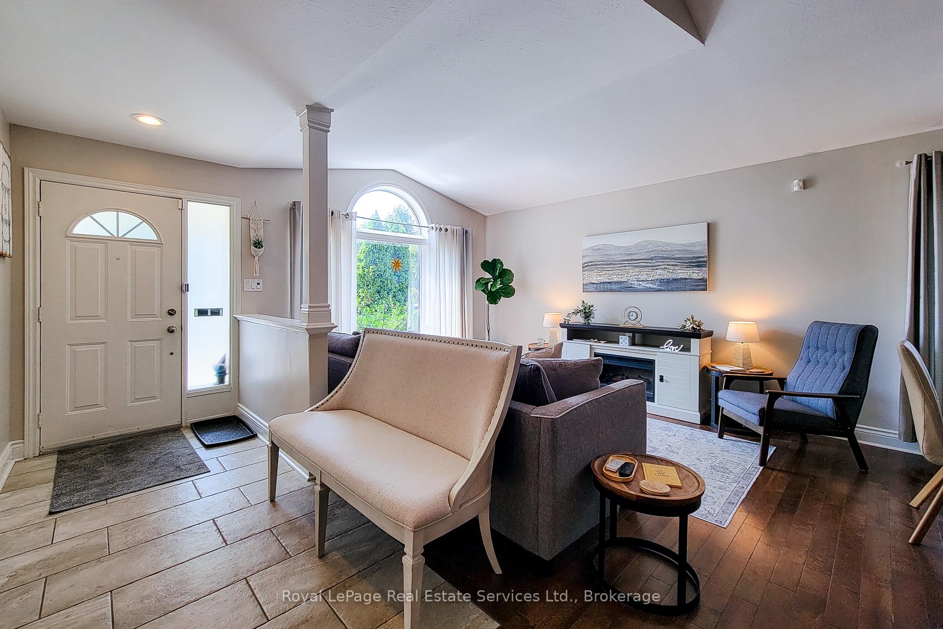 8111 Woodsview Crescent