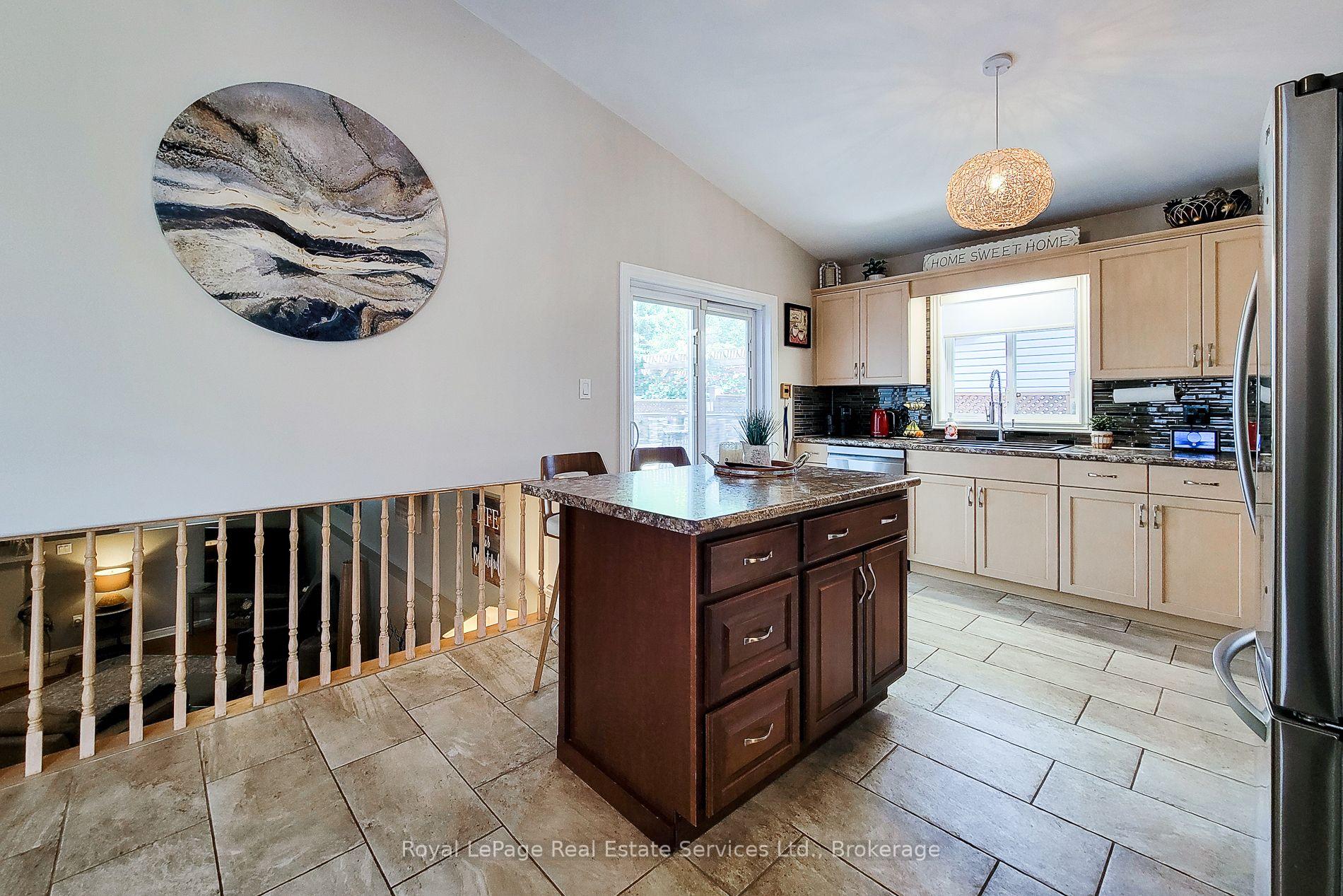 8111 Woodsview Crescent