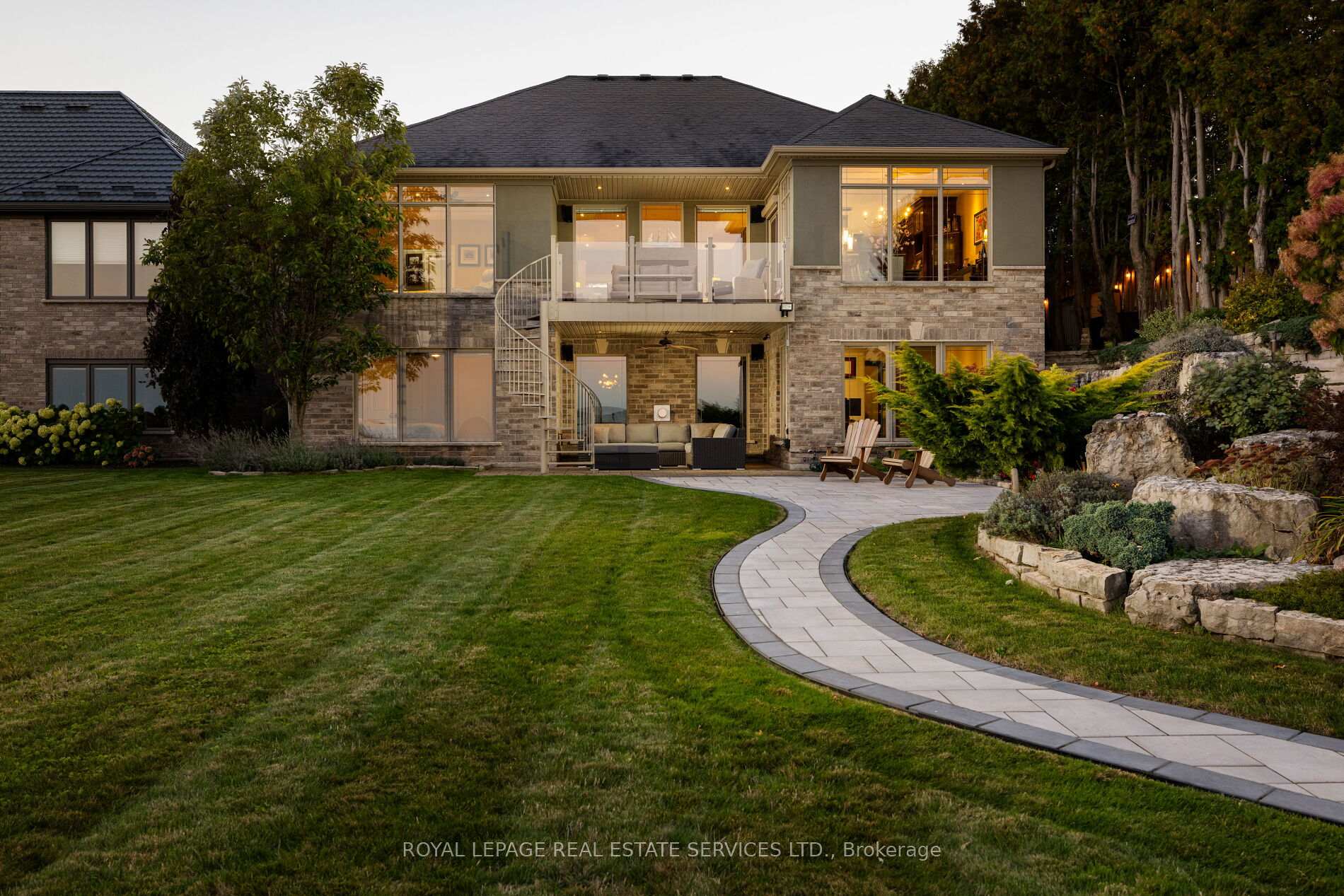 61 Lake Street 3, Grimsby, ON L3M 2G6