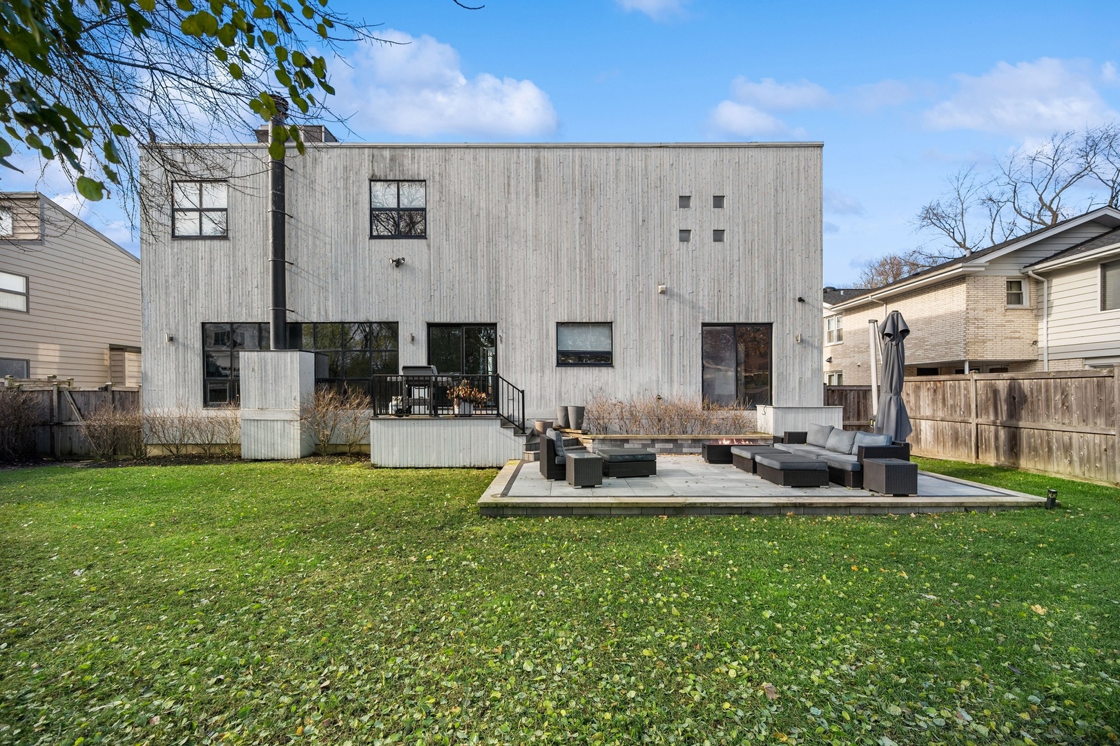 989 Forestway Drive