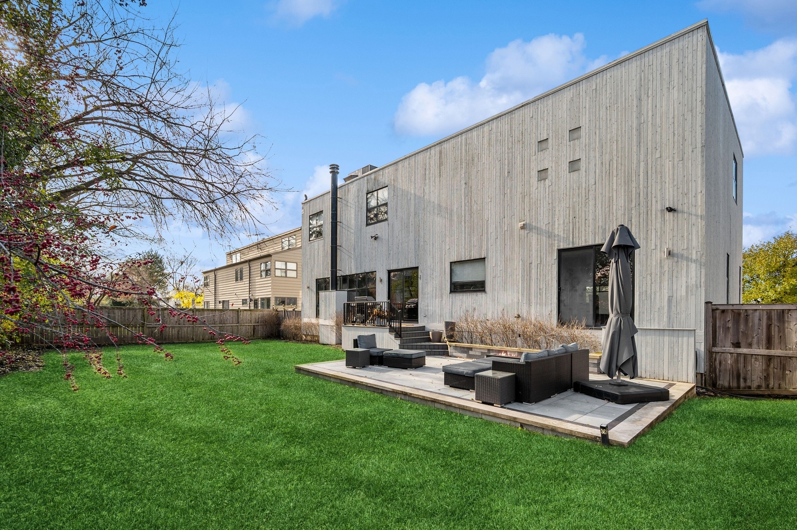 989 Forestway Drive