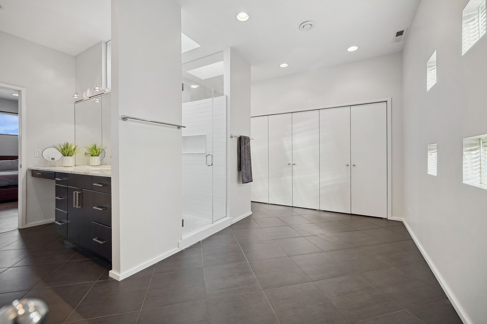 989 Forestway Drive
