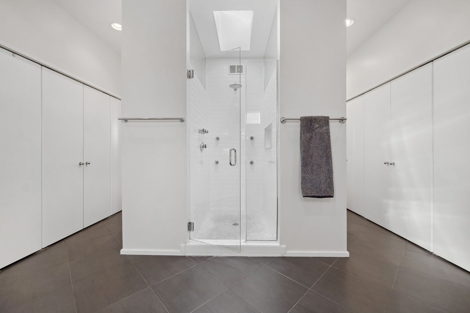 989 Forestway Drive