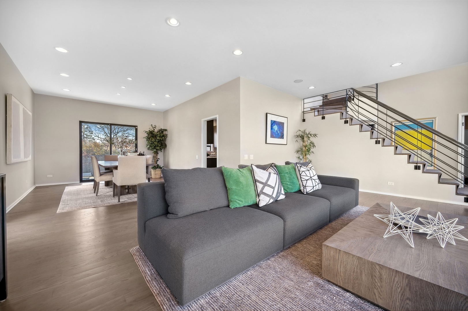 989 Forestway Drive