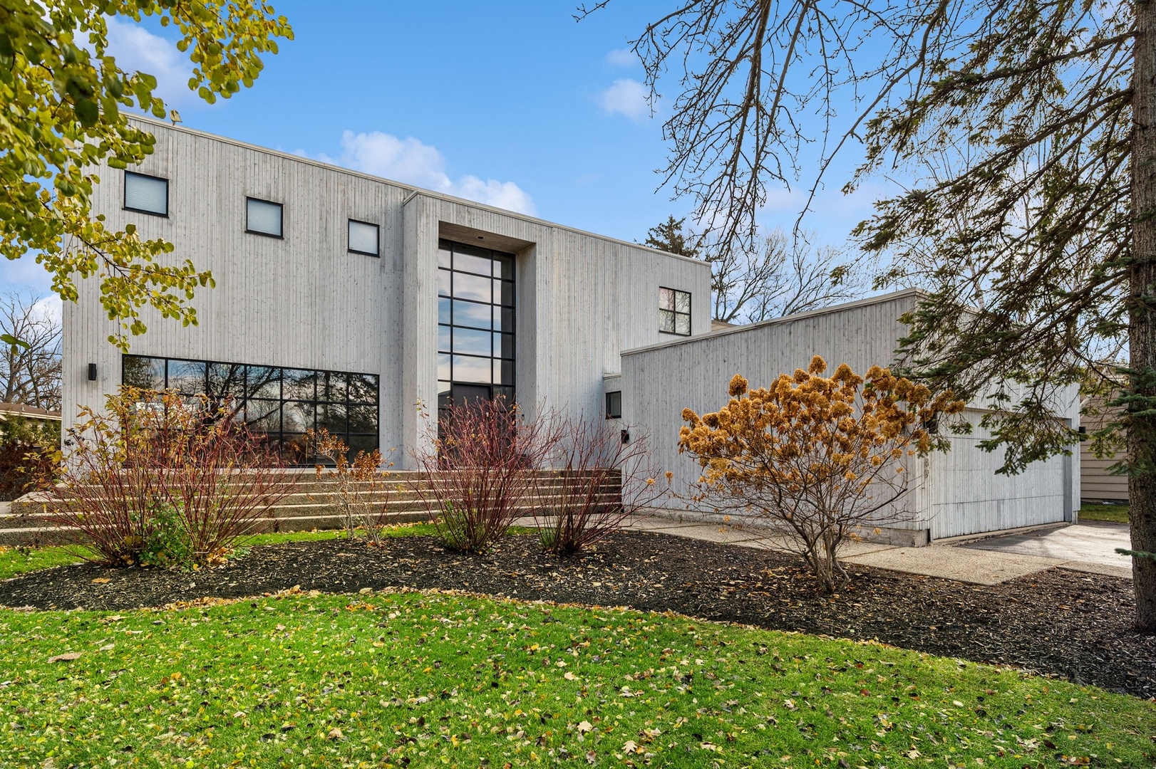 989 Forestway Drive