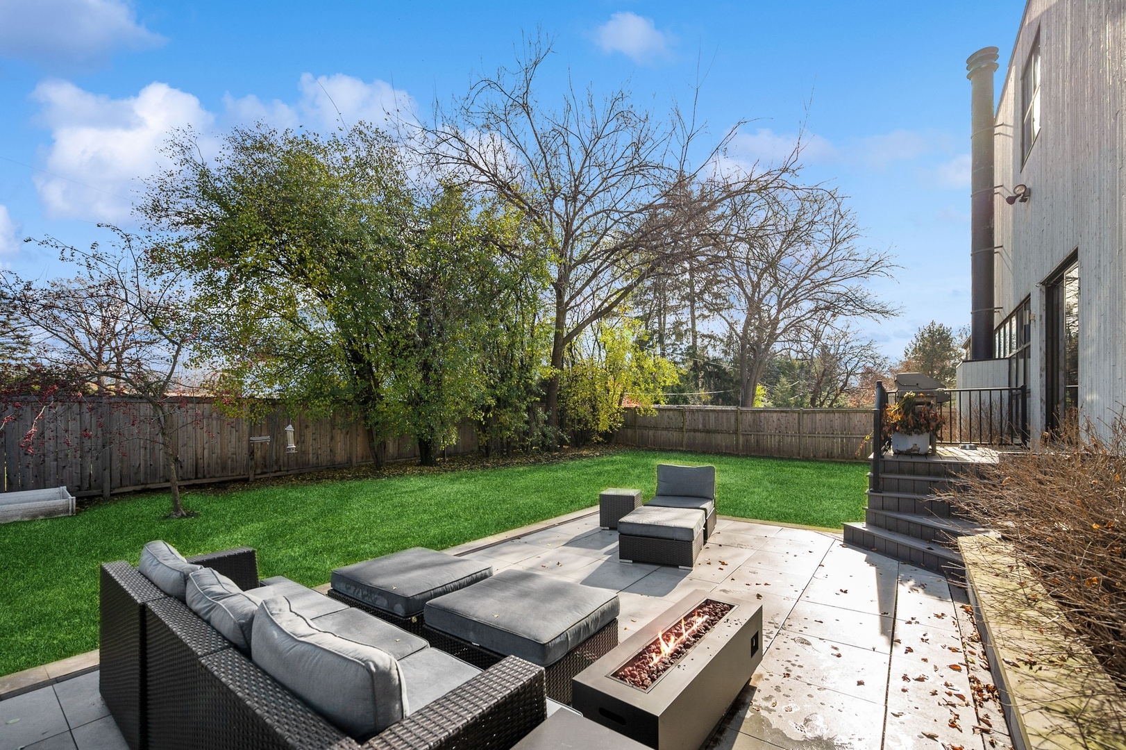 989 Forestway Drive