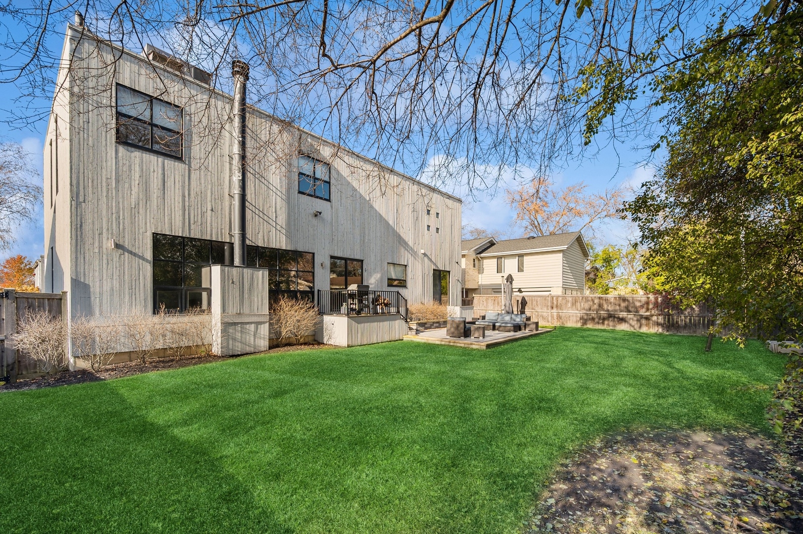 989 Forestway Drive