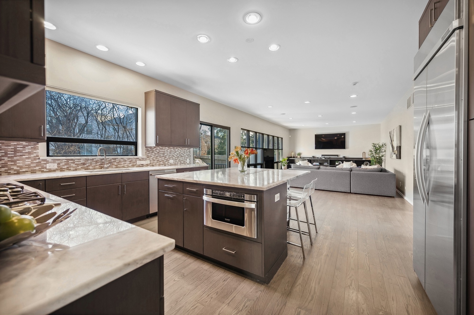 989 Forestway Drive