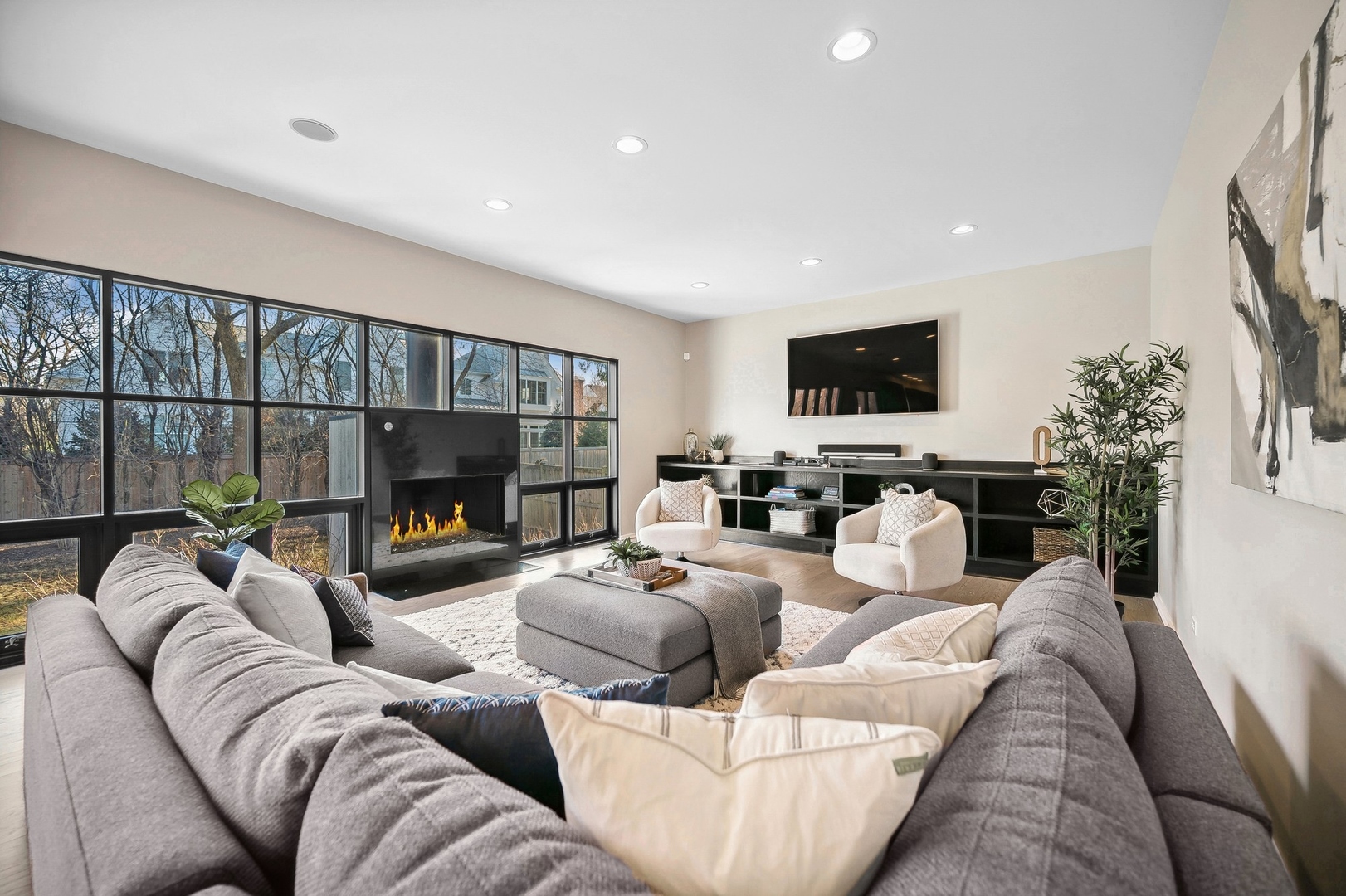 989 Forestway Drive