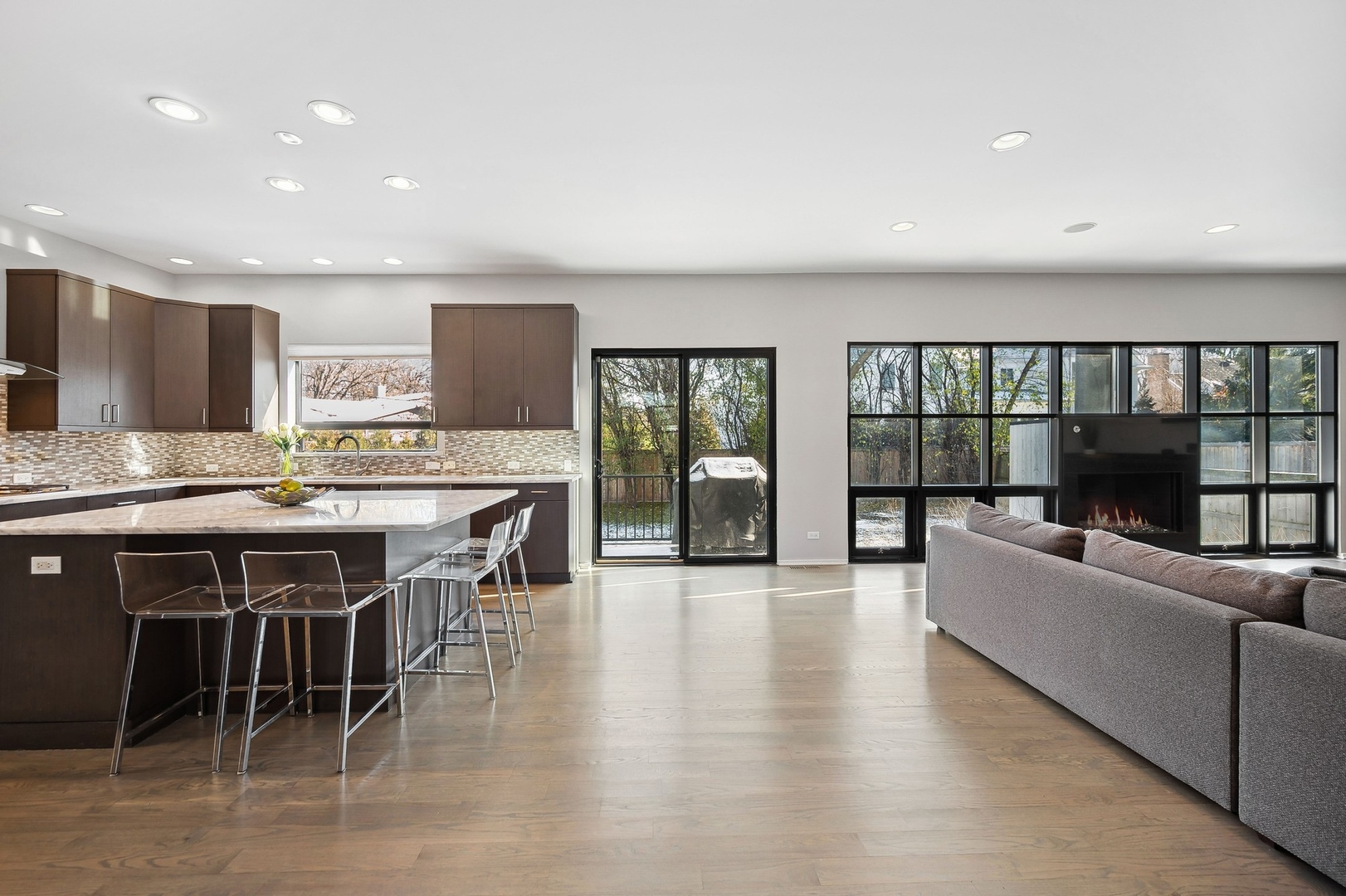 989 Forestway Drive