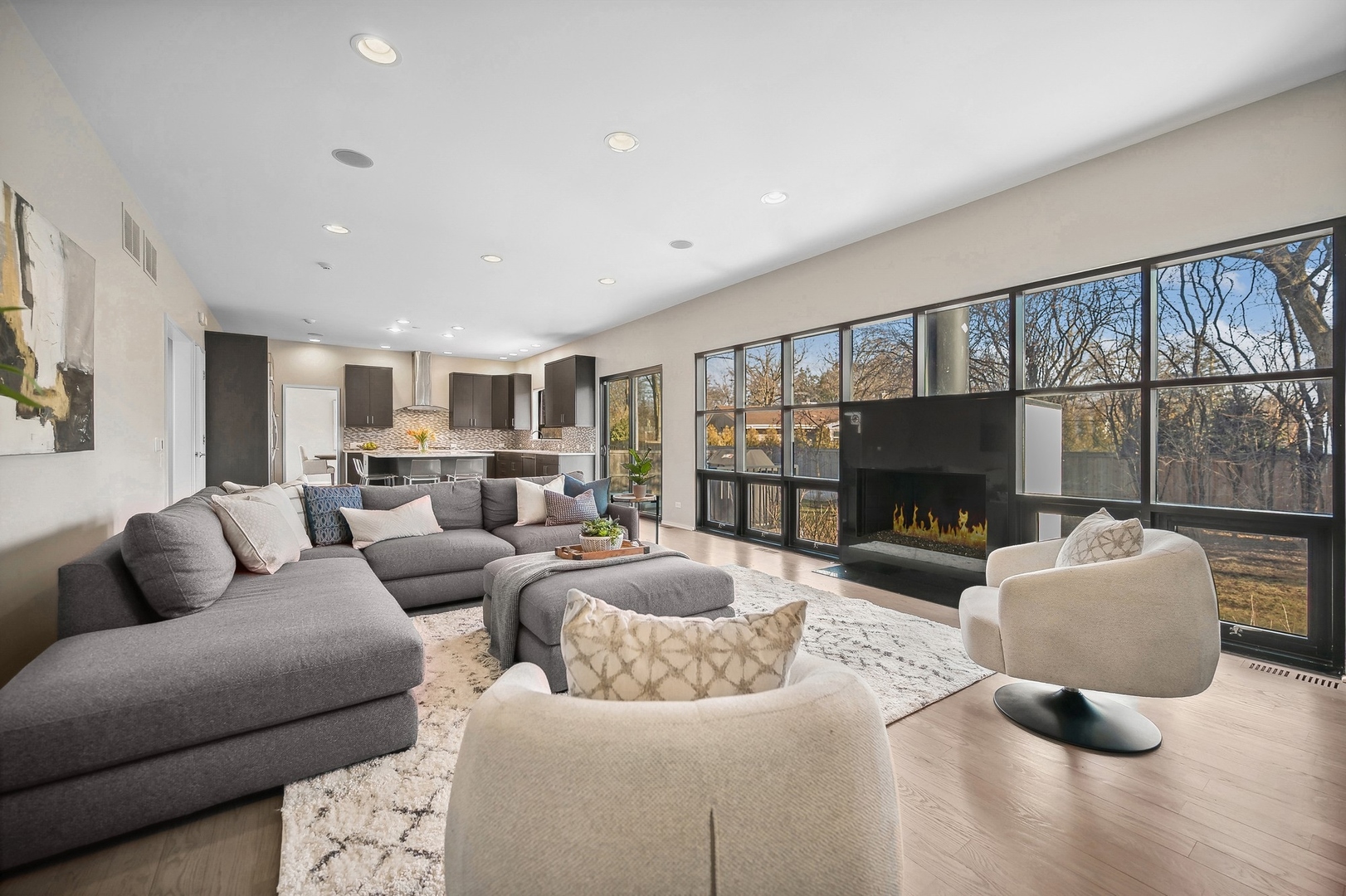 989 Forestway Drive