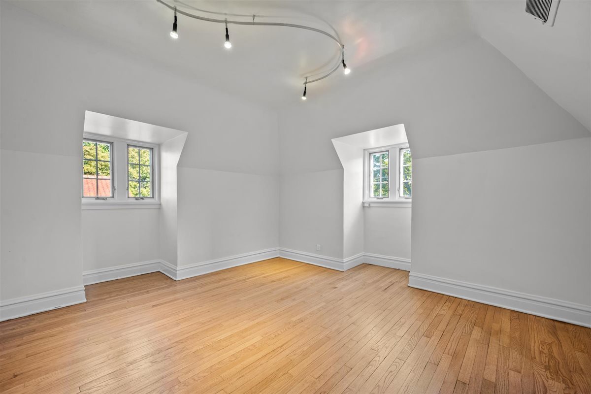 299 Vernon Avenue