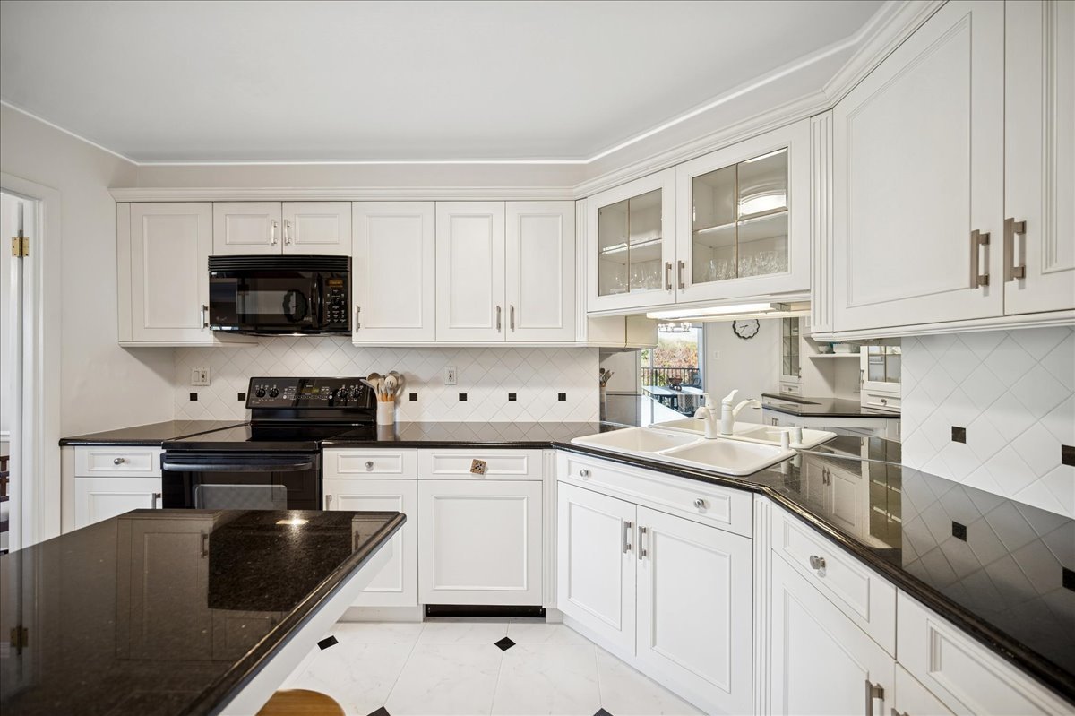 630 Winnetka Mews Unit: 402