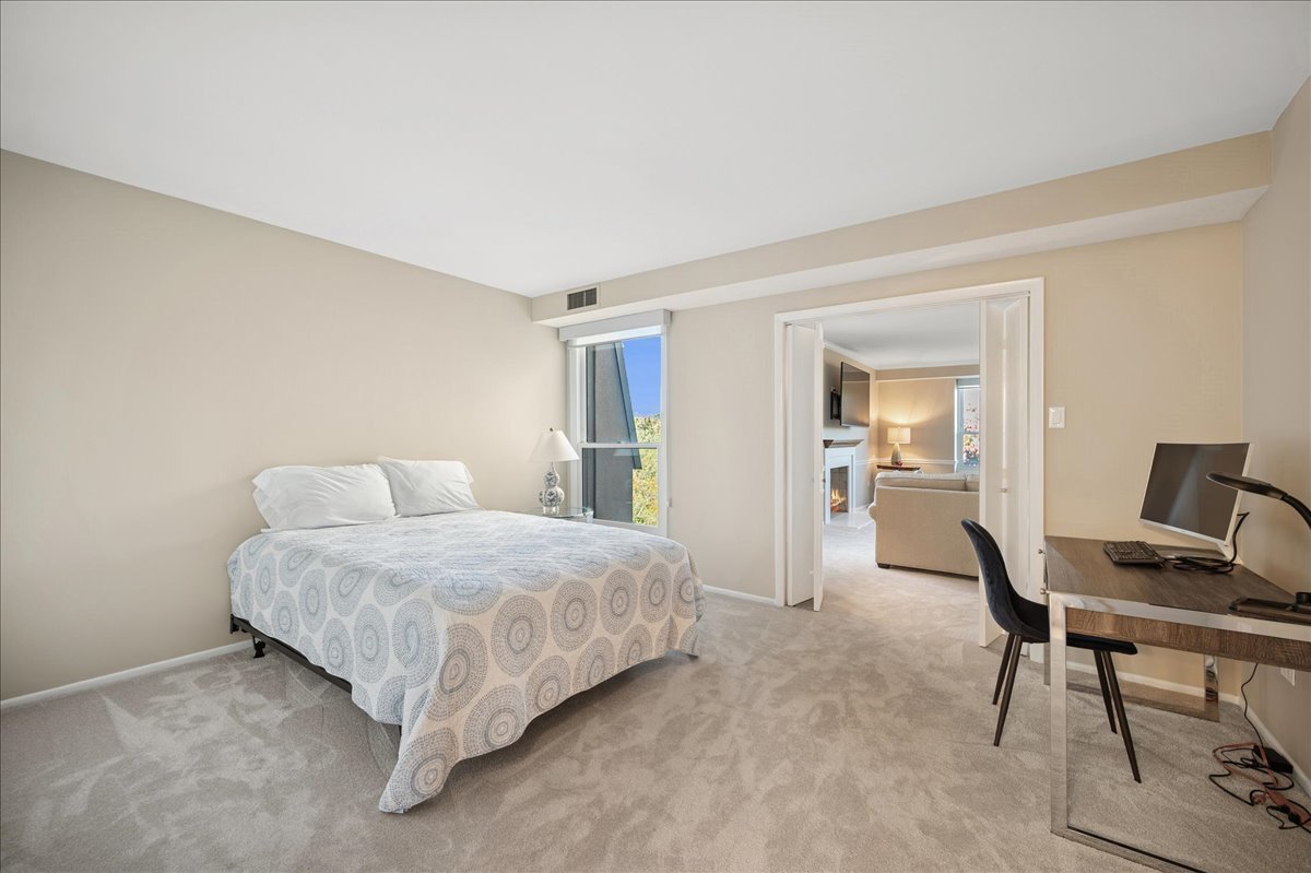 630 Winnetka Mews Unit: 402