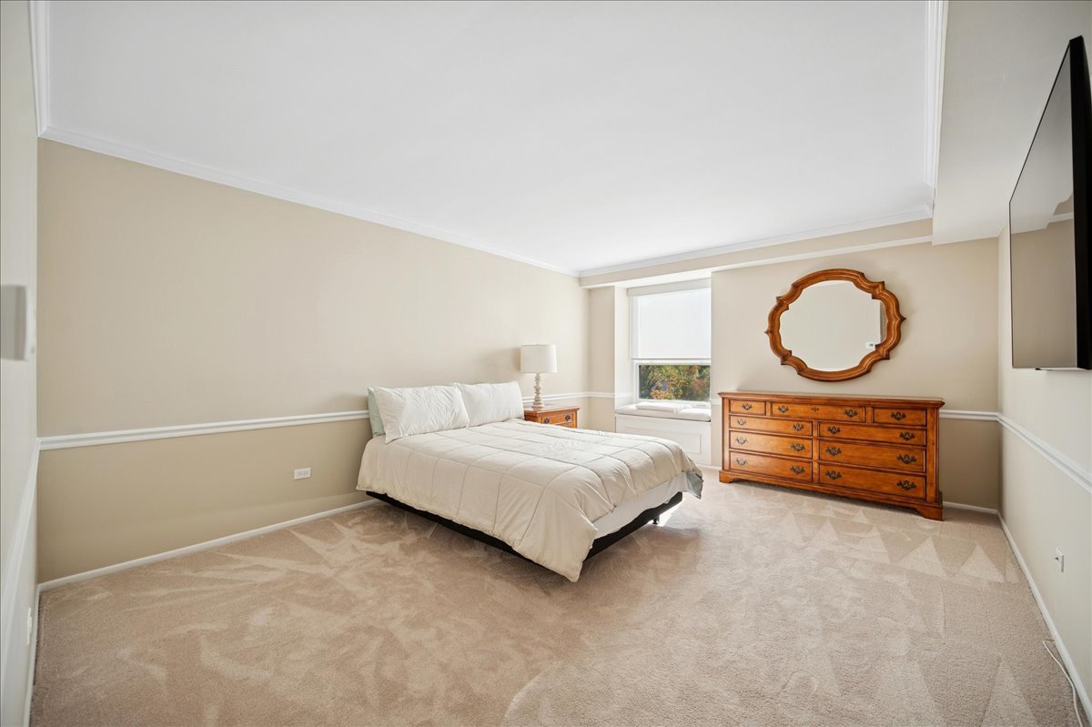 630 Winnetka Mews Unit: 402