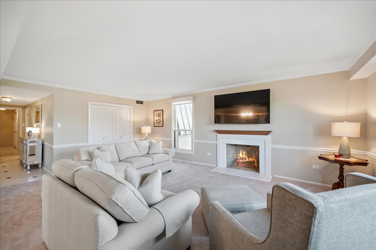 630 Winnetka Mews Unit: 402