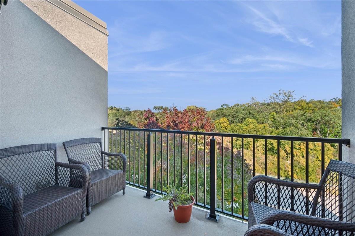 630 Winnetka Mews Unit: 402