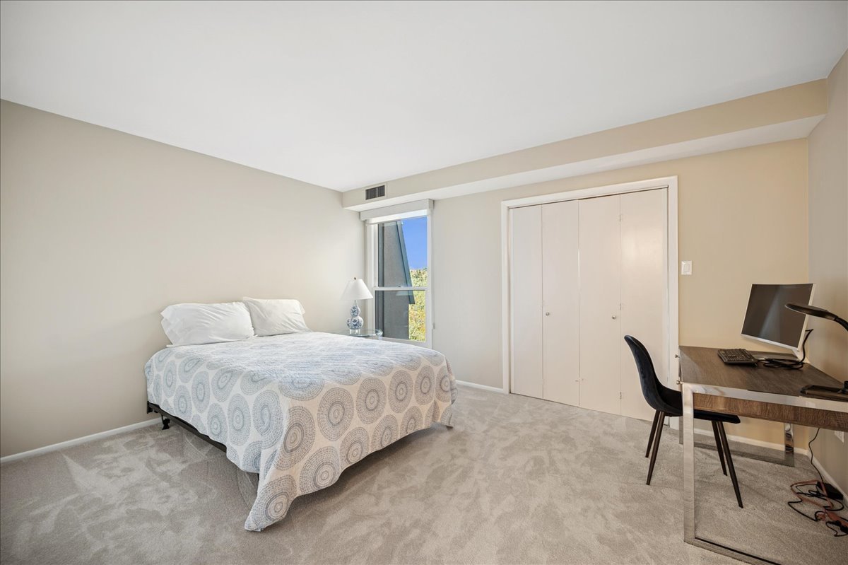 630 Winnetka Mews Unit: 402