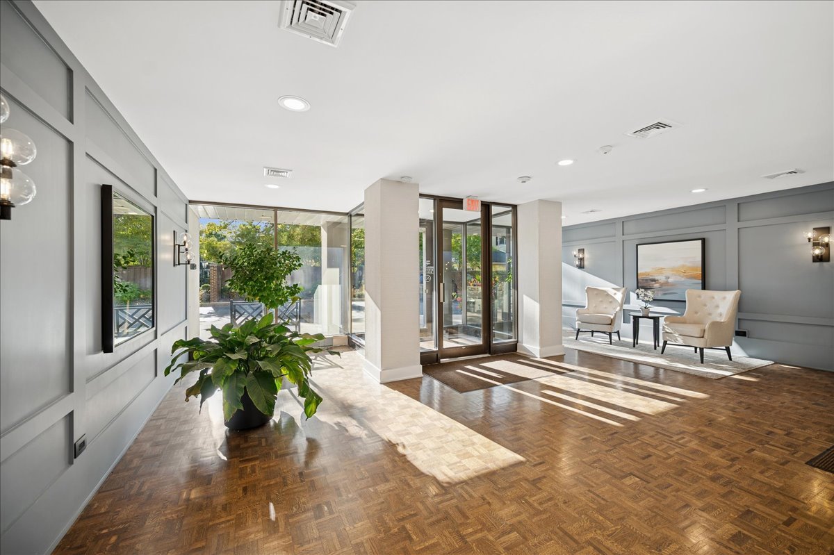 630 Winnetka Mews Unit: 402