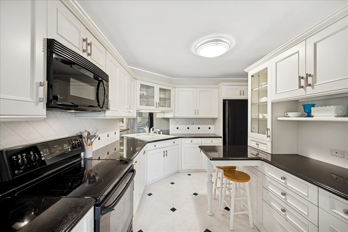 630 Winnetka Mews Unit: 402