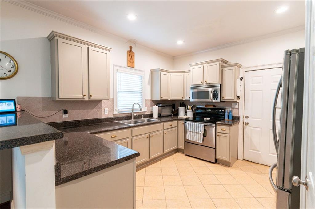 2016 Spink Street NW