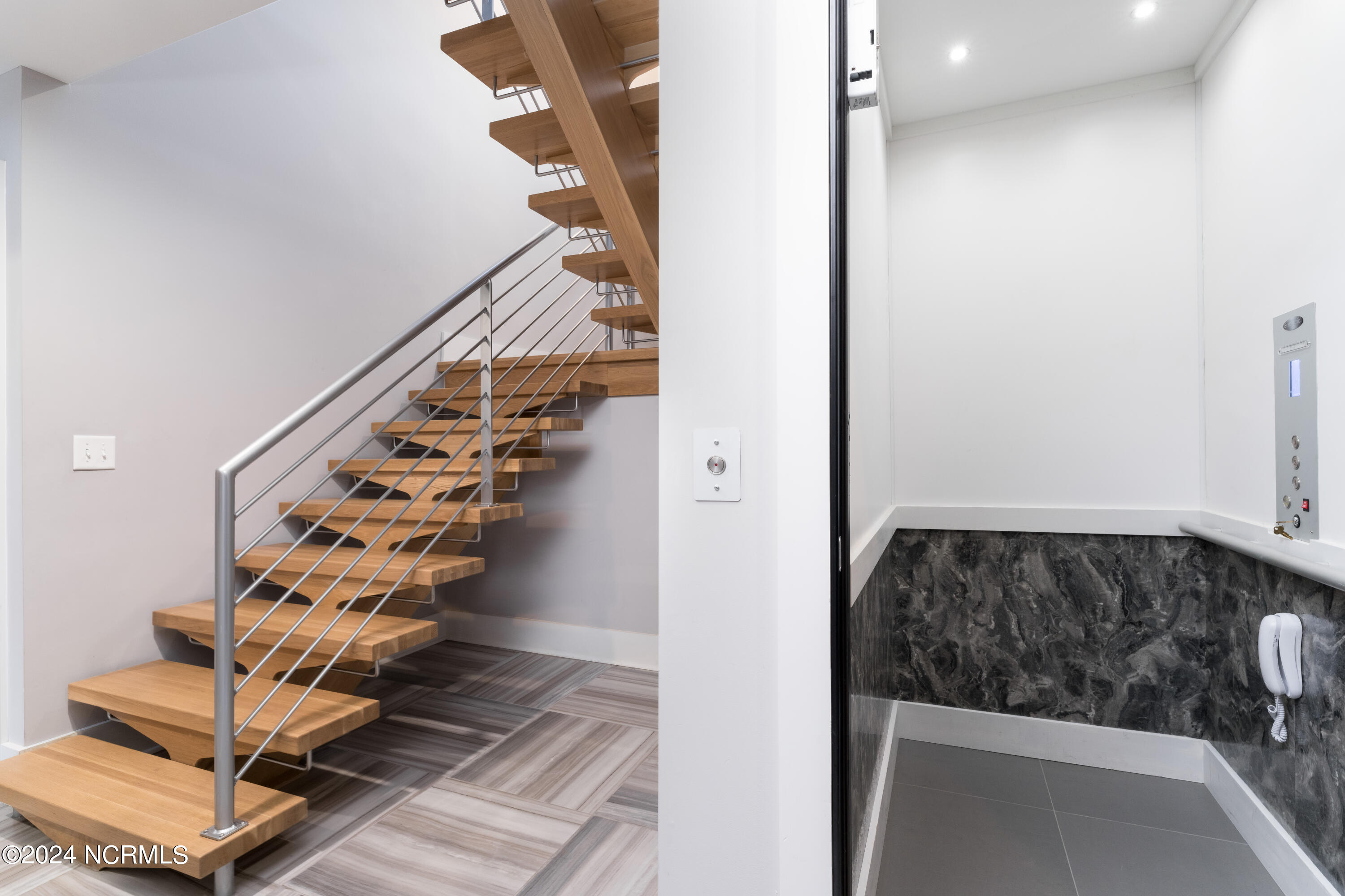 2751 Pinecrest Drive SE