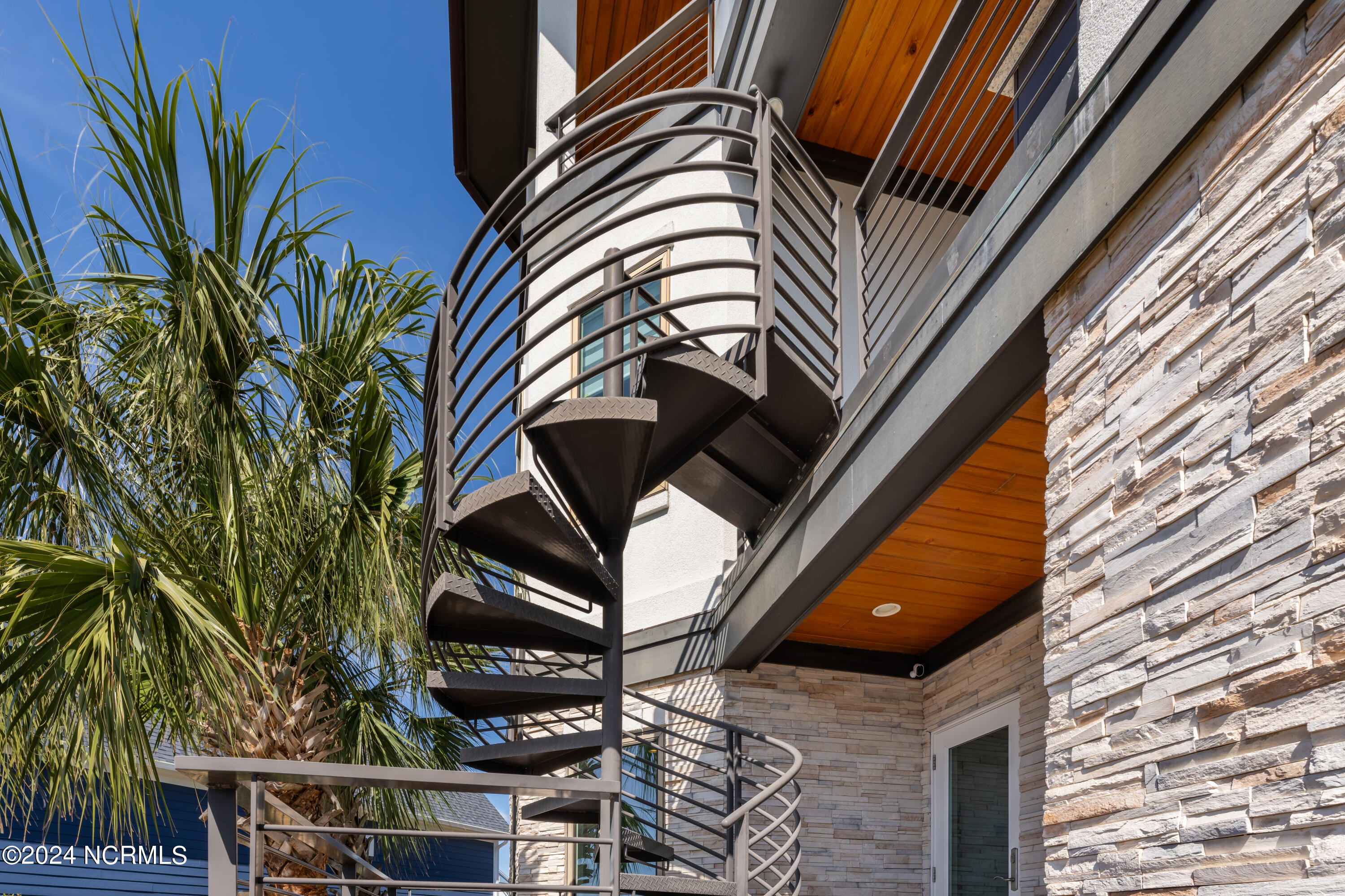 2751 Pinecrest Drive SE