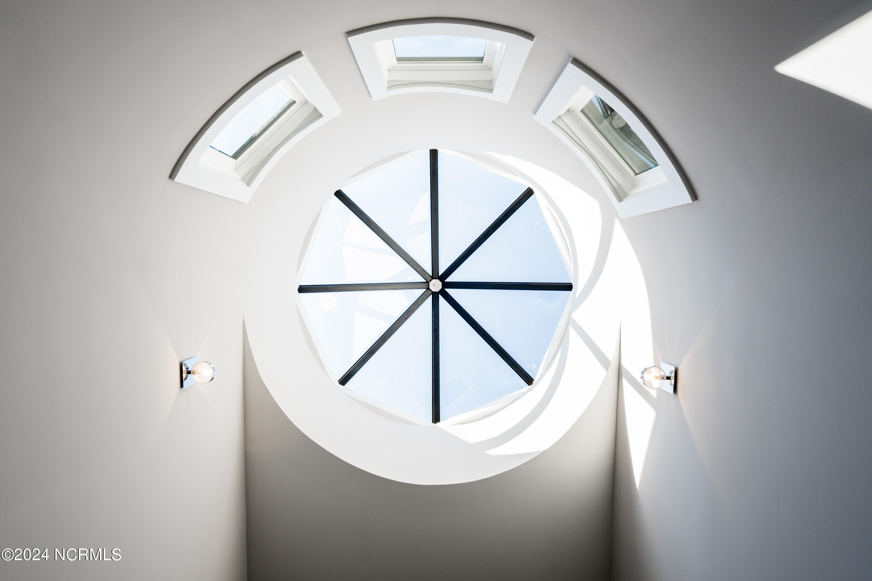 2751 Pinecrest Drive SE