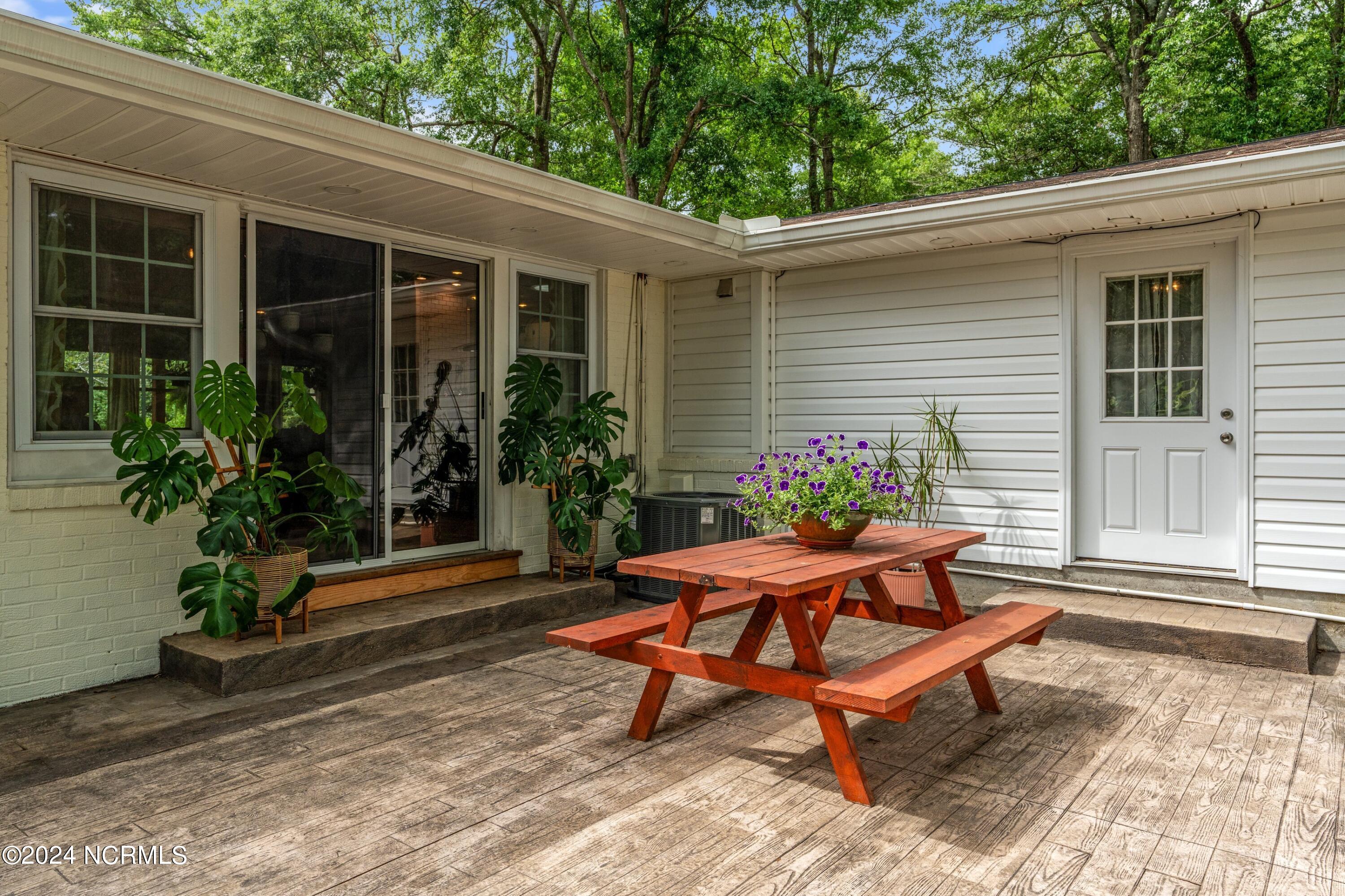 1408 Robin Hood Road