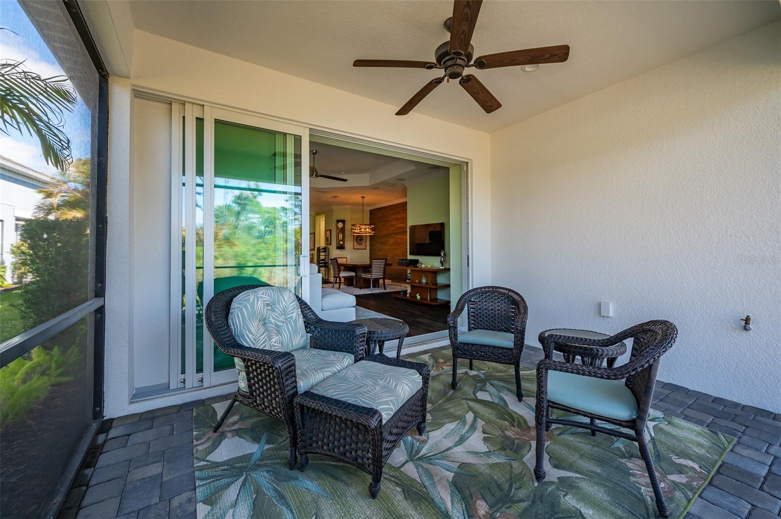 2726 SAPPHIRE BLUE LN