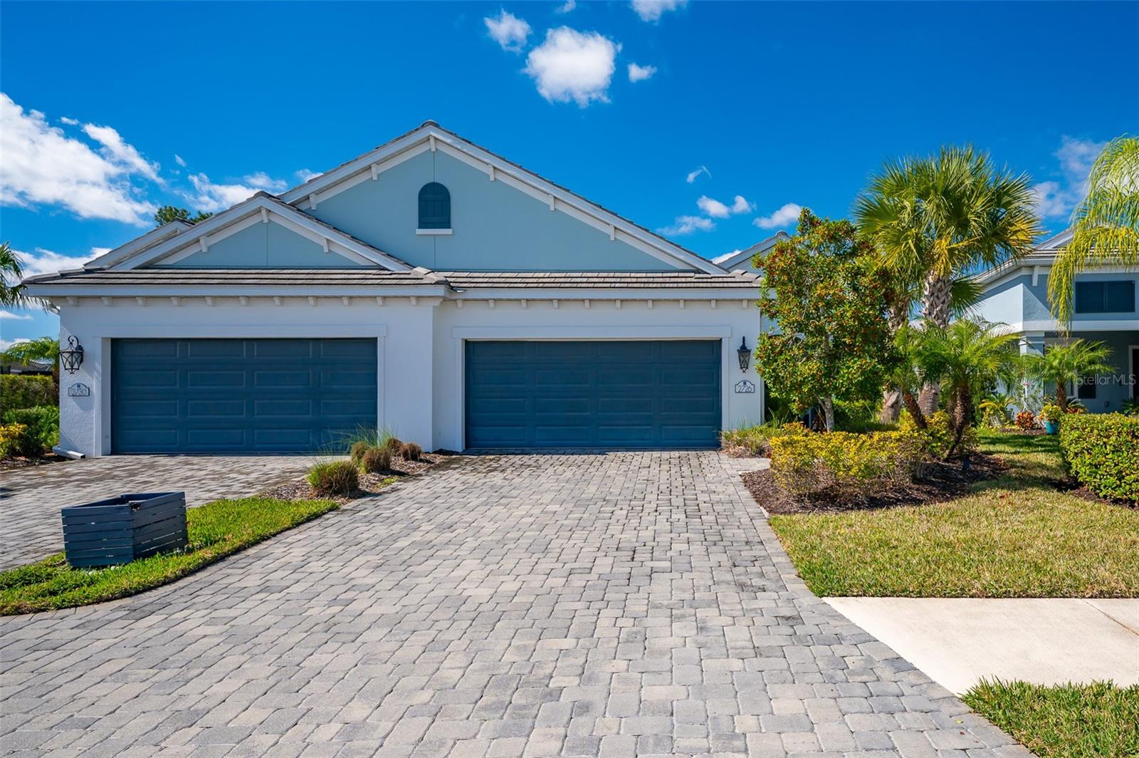 2726 SAPPHIRE BLUE LN