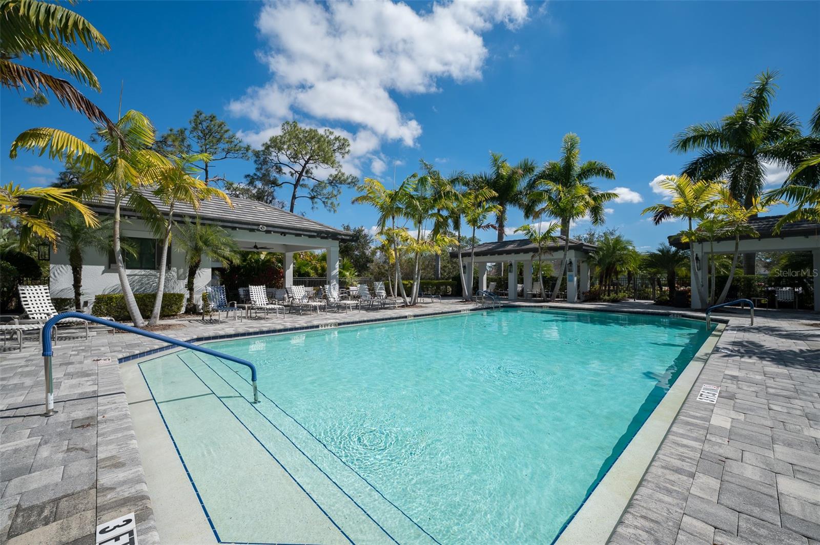 2726 SAPPHIRE BLUE LN