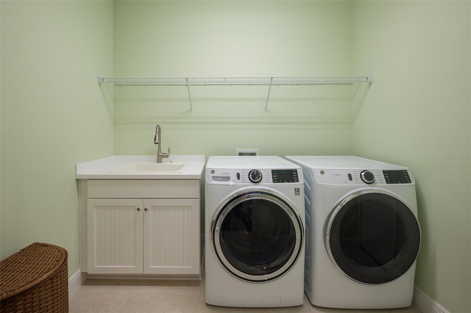 2726 SAPPHIRE BLUE LN