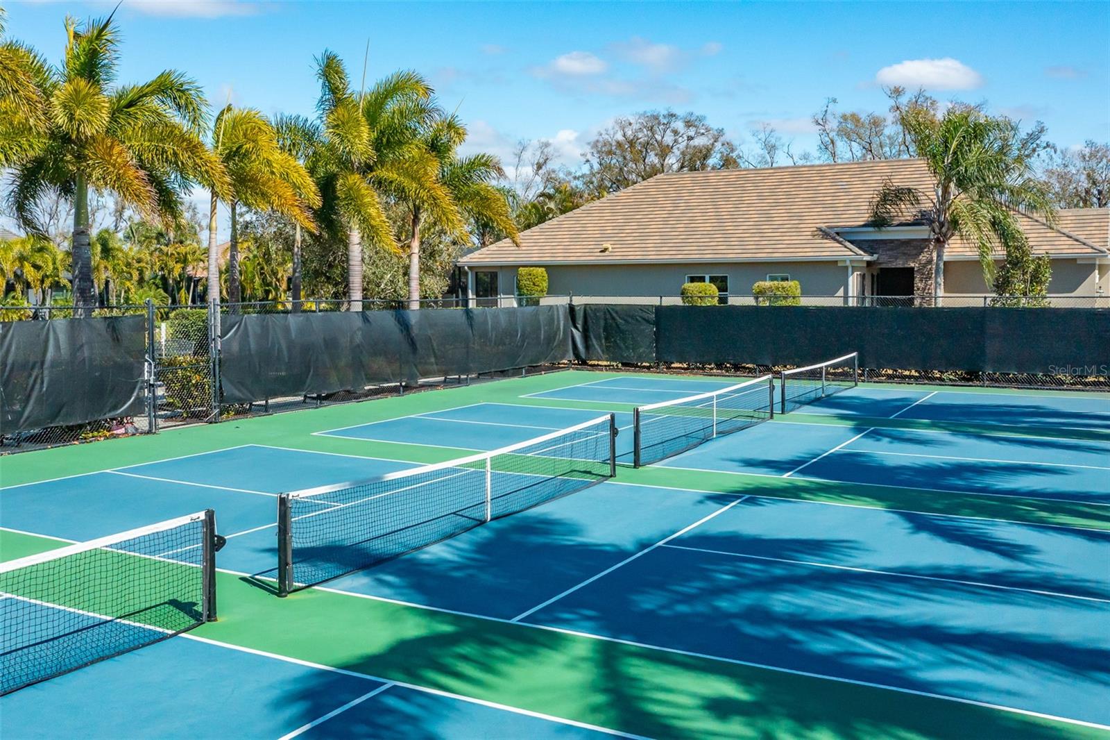 2726 SAPPHIRE BLUE LN