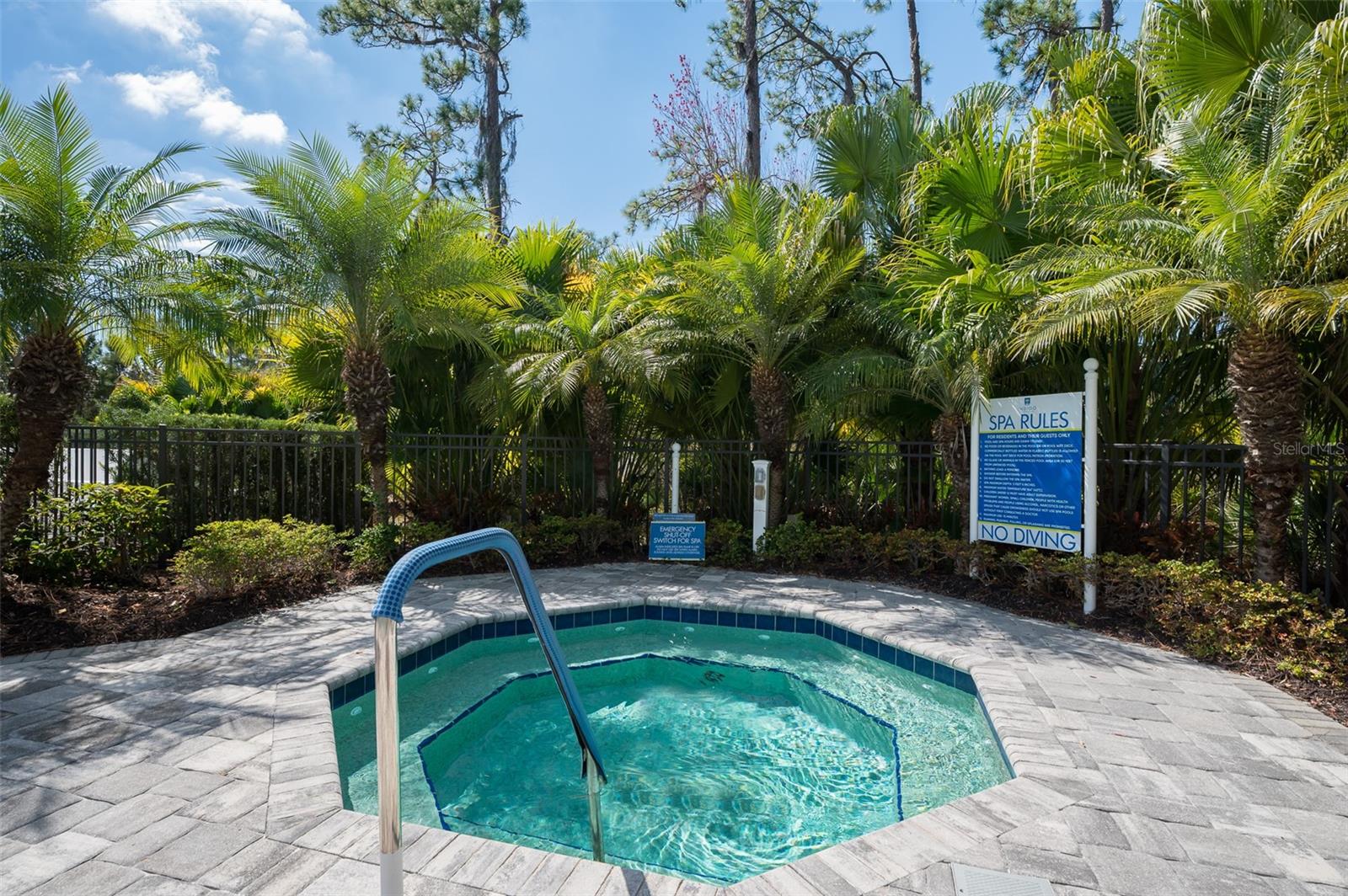 2726 SAPPHIRE BLUE LN