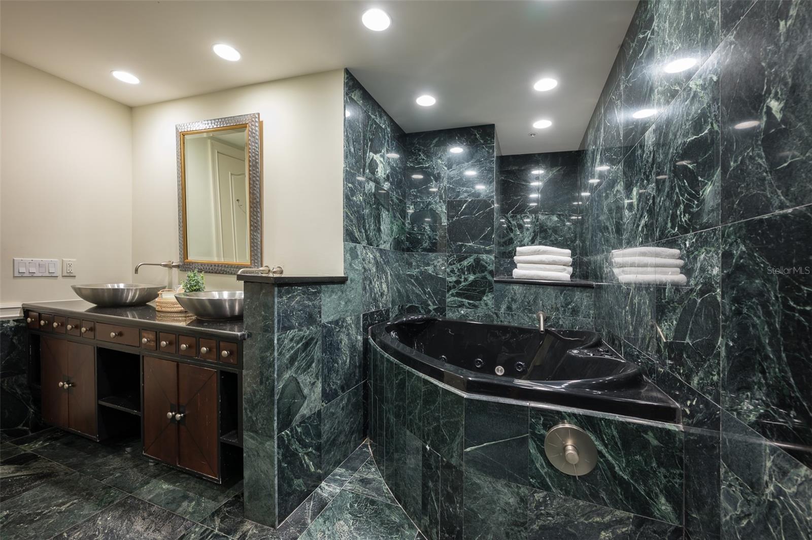 1111 RITZ CARLTON DR #1205