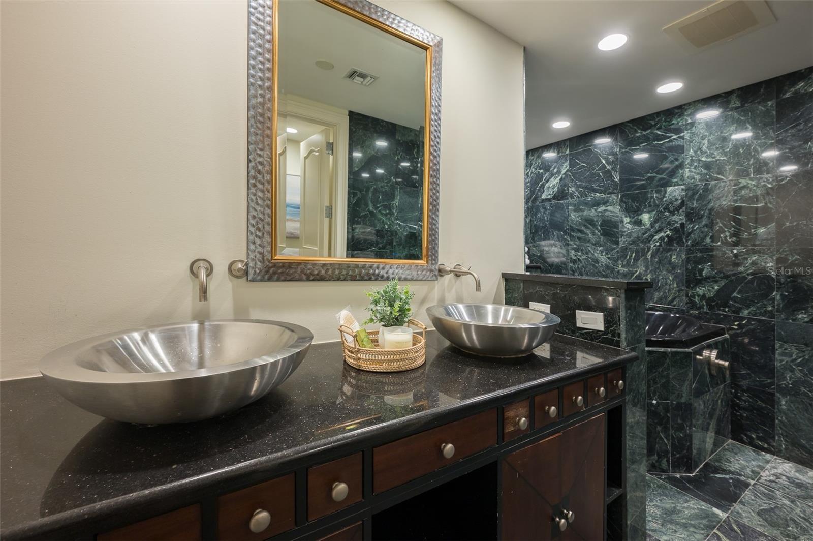 1111 RITZ CARLTON DR #1205