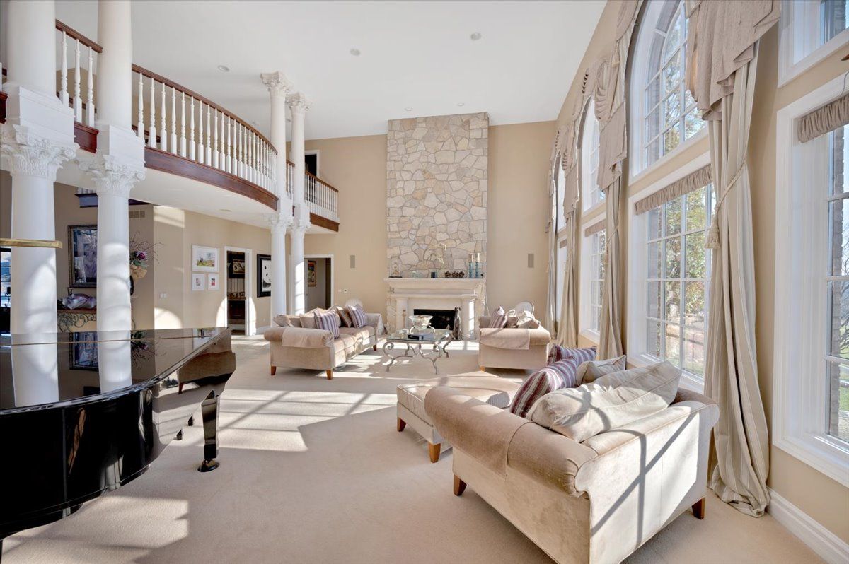 4999 ROCKAWAY Lane