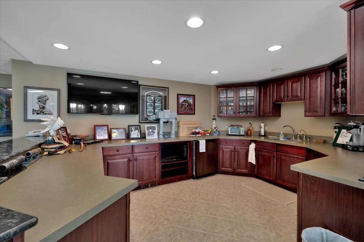 4999 ROCKAWAY Lane