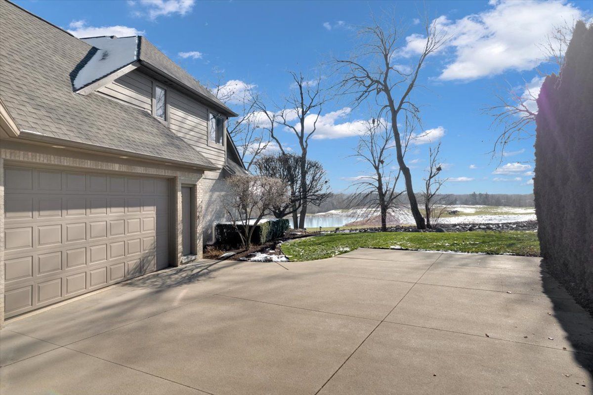4999 ROCKAWAY Lane