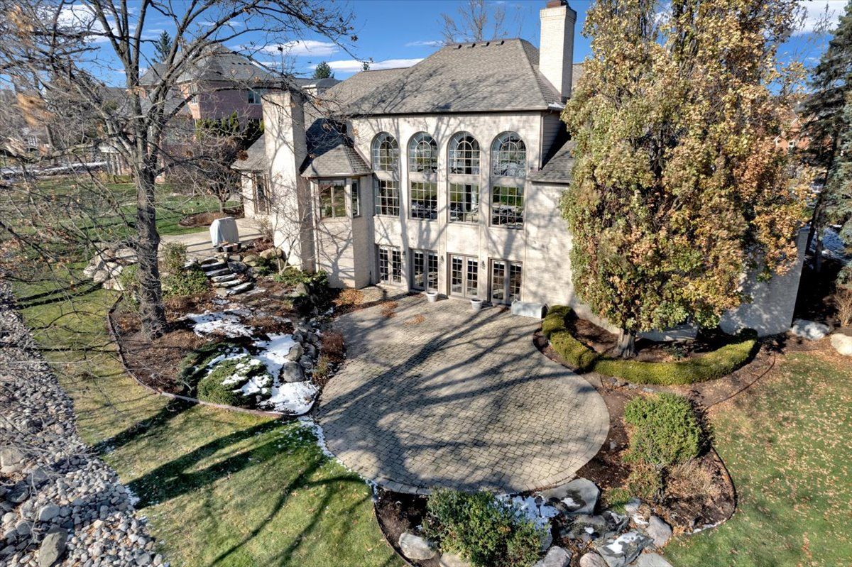 4999 ROCKAWAY Lane