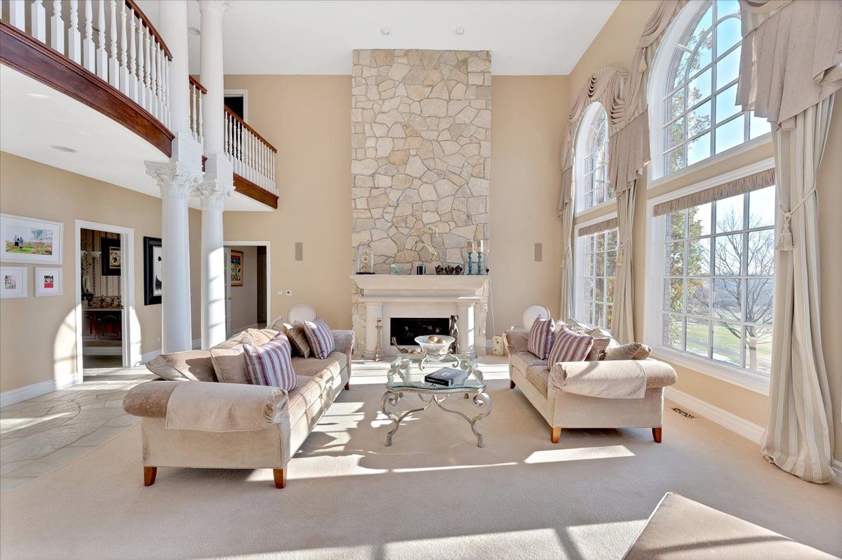 4999 ROCKAWAY Lane