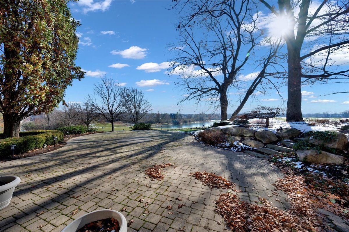 4999 ROCKAWAY Lane