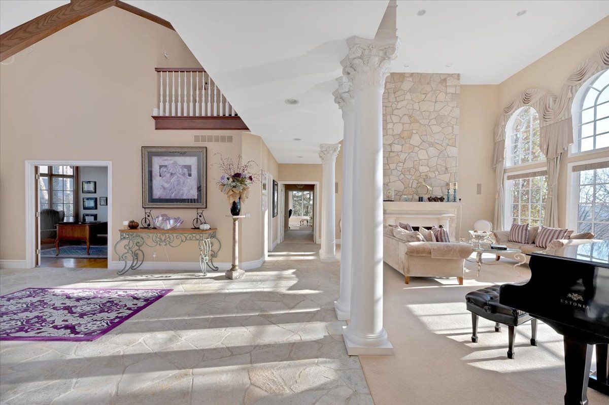 4999 ROCKAWAY Lane