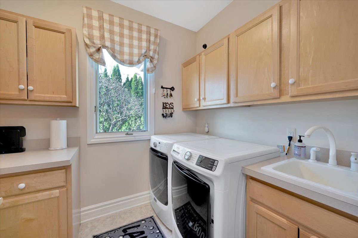 4999 ROCKAWAY Lane